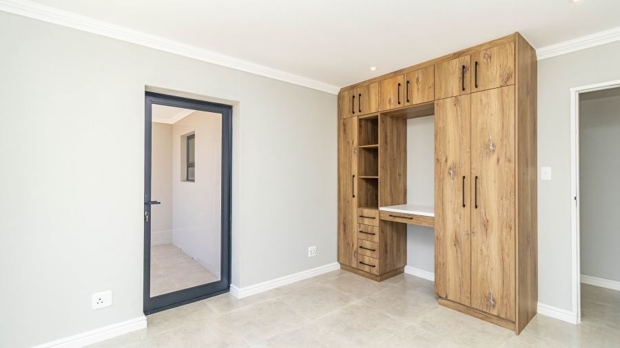 3 Bedroom Property for Sale in Fraaiuitsig Western Cape